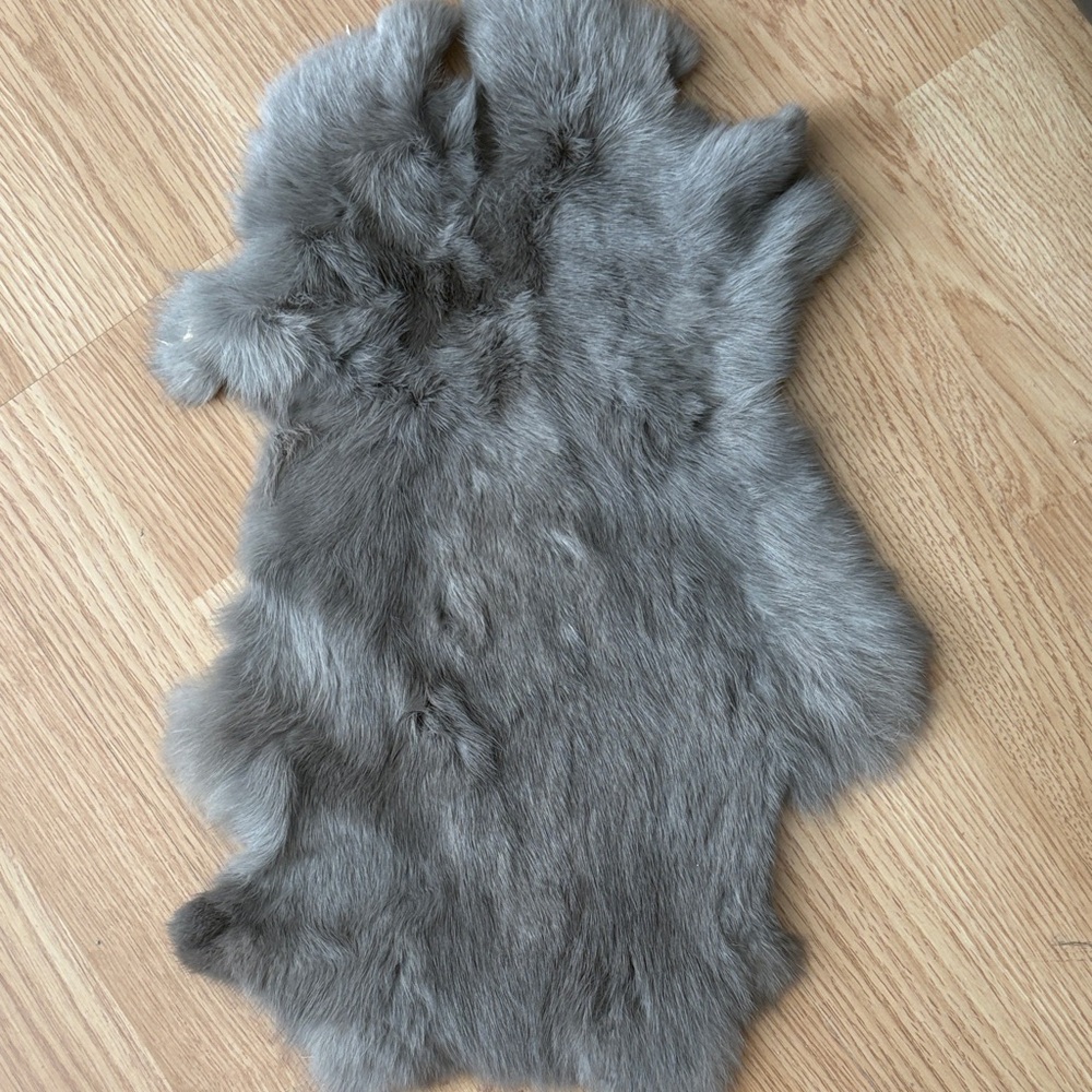 A285 Gray Rabbit Fur Pelt for Crafts and Display